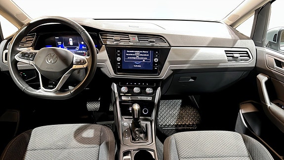 Volkswagen Touran 10 of 21