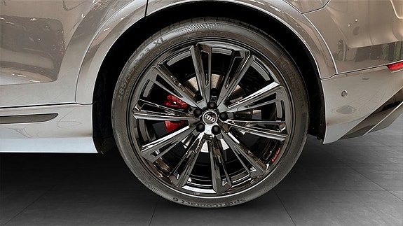 Audi Q8 6 of 18