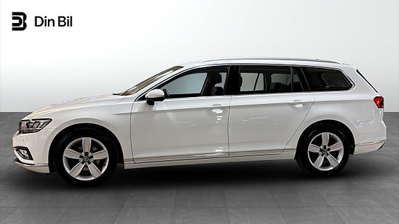Volkswagen Passat 2 of 13