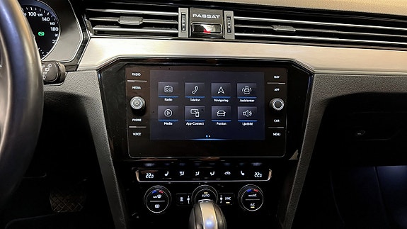 Volkswagen Passat 9 of 13