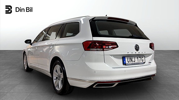 Volkswagen Passat 3 of 13