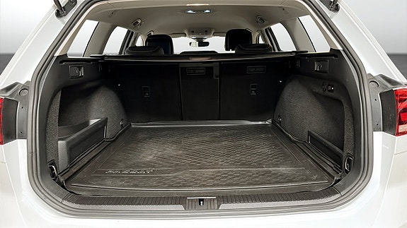 Volkswagen Passat 12 of 13