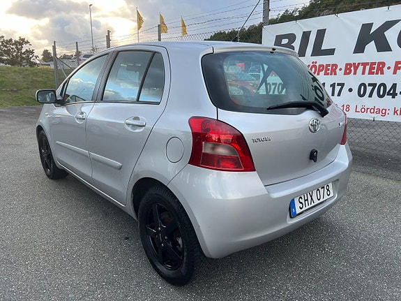 Toyota Yaris 4 of 7