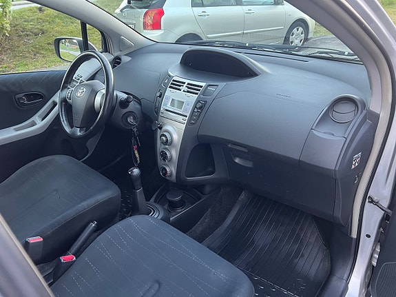 Toyota Yaris 6 of 7