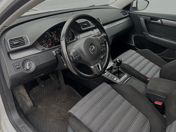 Volkswagen Passat 4 of 8