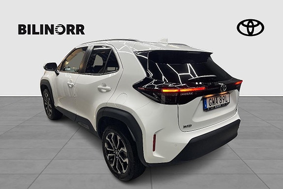 Toyota Yaris Cross 2 of 17