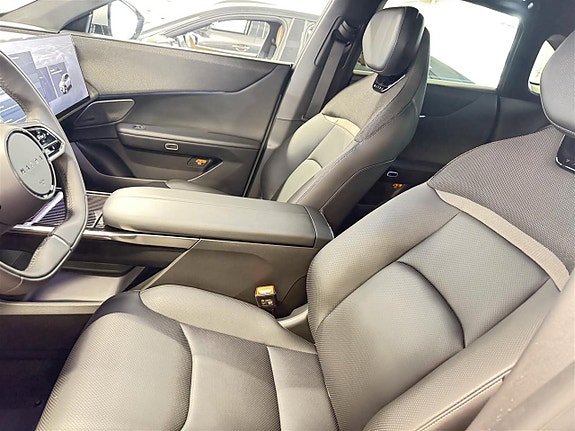 Mazda CX-6e 5 of 8