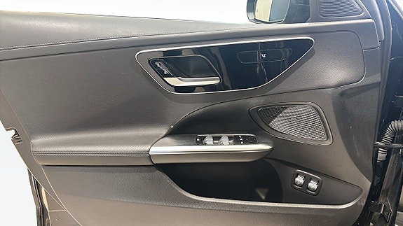 Mercedes-Benz C300 e 6 of 13