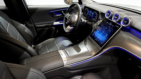Mercedes-Benz GLC300 e 9 of 13