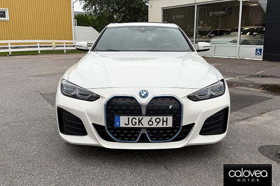 BMW i4 3 of 18