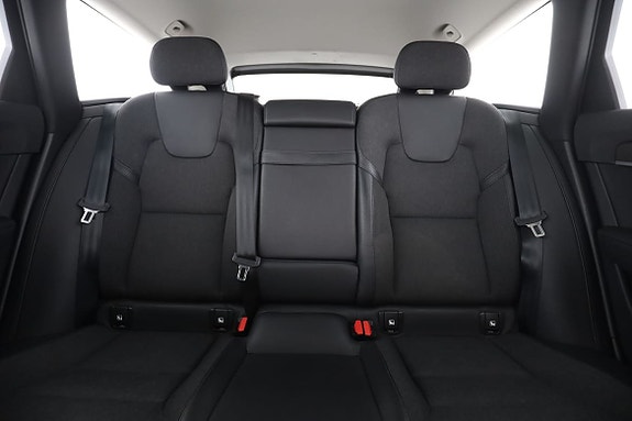 Volvo V90 Cross Country 16 of 30