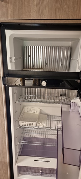 KABE TRMX 780LQB Queenbed H-stödben ,AC, Solpanel, Litiumbatteri 14 of 22