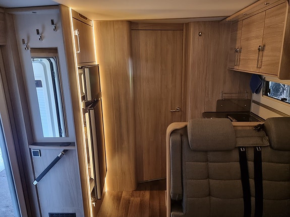 KABE TRMX 780LQB Queenbed H-stödben ,AC, Solpanel, Litiumbatteri 20 of 22