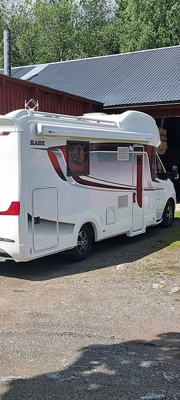 KABE TRMX 780LQB Queenbed H-stödben ,AC, Solpanel, Litiumbatteri 2 of 22