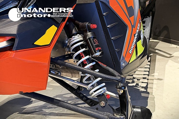 Lynx Boondocker RE 3700 800R E-TEC Dubbeldyna Nyservad Drag 7 of 10
