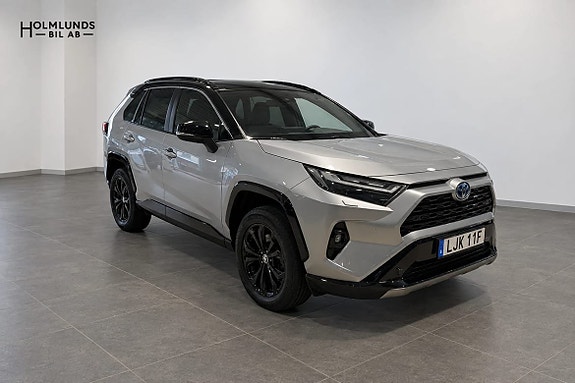 Toyota RAV4 2 of 14