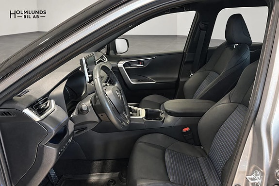 Toyota RAV4 6 of 14
