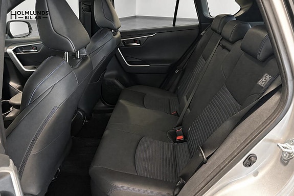 Toyota RAV4 7 of 14