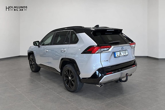 Toyota RAV4 4 of 14