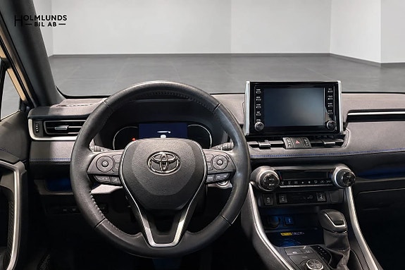 Toyota RAV4 9 of 14