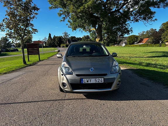 Renault Clio 2 of 9