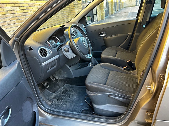 Renault Clio 6 of 9