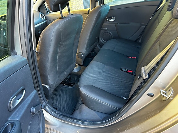 Renault Clio 7 of 9