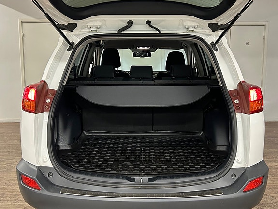 Toyota RAV4 10 of 18