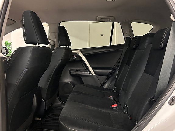 Toyota RAV4 15 of 18