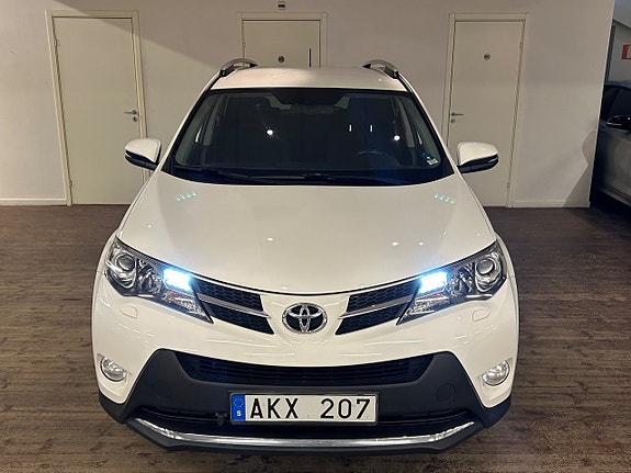 Toyota RAV4 4 of 18