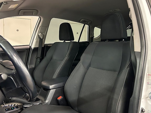 Toyota RAV4 13 of 18