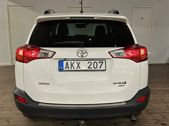 Toyota RAV4 9 of 18