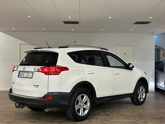 Toyota RAV4 7 of 18