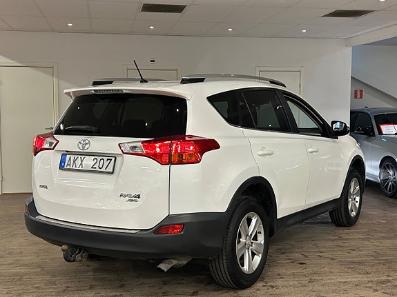 Toyota RAV4 8 of 18