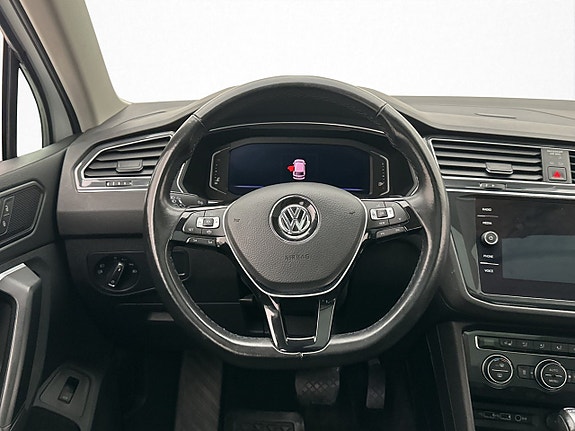 Volkswagen Tiguan 16 of 30