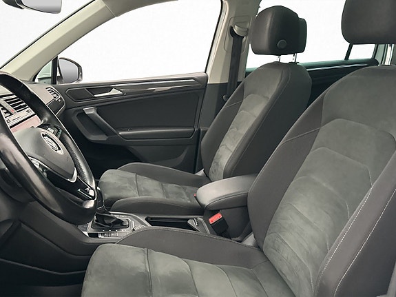 Volkswagen Tiguan 12 of 30