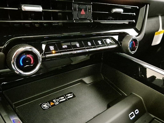 Chevrolet Tahoe 12 of 23