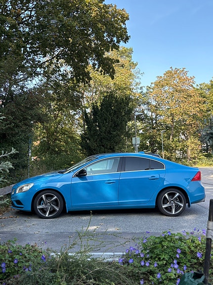 Volvo S60 2 of 6