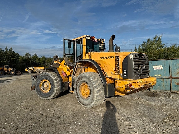Hjullastare Volvo L180F med skopa 2 of 5