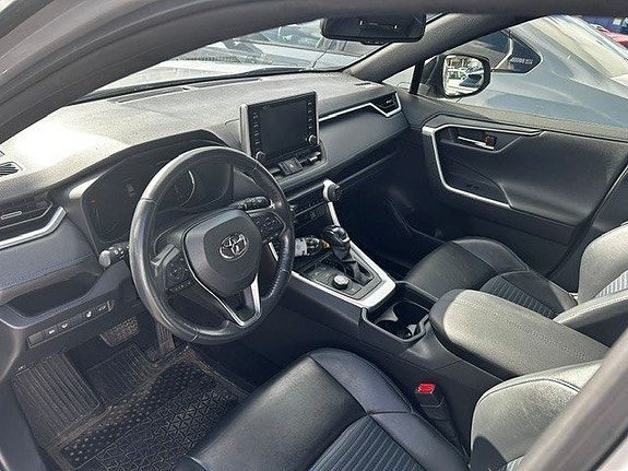 Toyota RAV4 5 of 5
