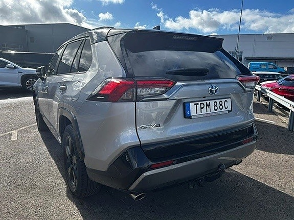 Toyota RAV4 4 of 5
