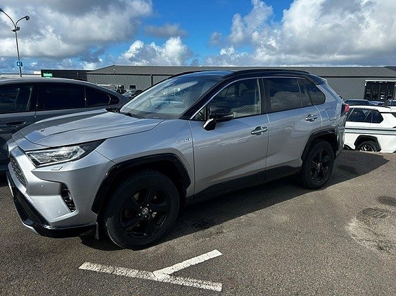 Toyota RAV4 3 of 5