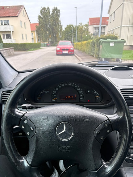 Mercedes-Benz C240 4 of 6