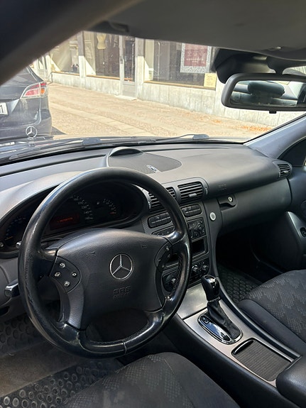 Mercedes-Benz C240 3 of 6