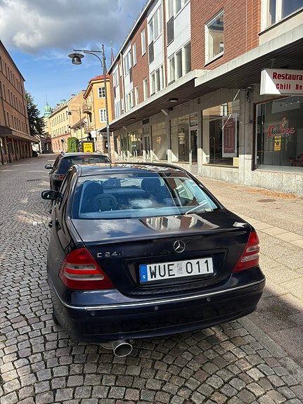 Mercedes-Benz C240 2 of 6