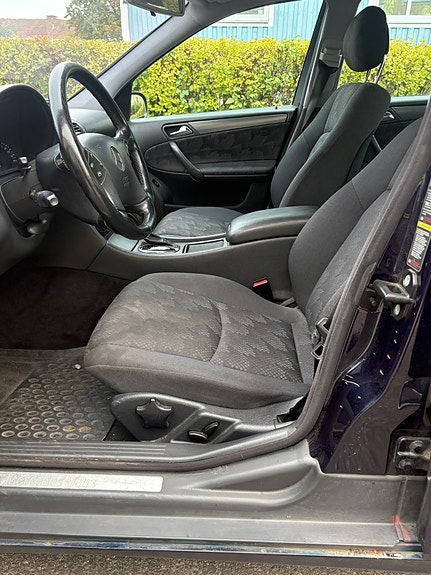 Mercedes-Benz C240 6 of 6