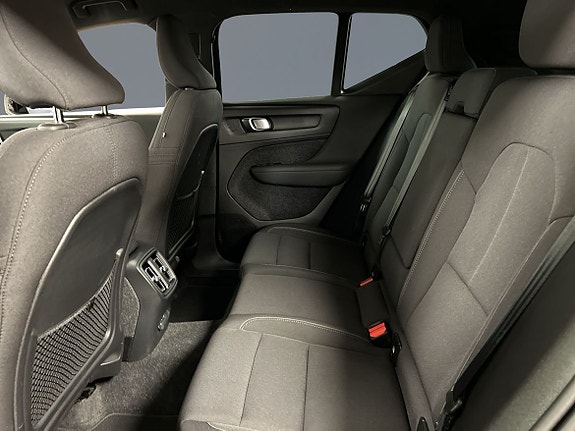 Volvo EX40 8 of 12