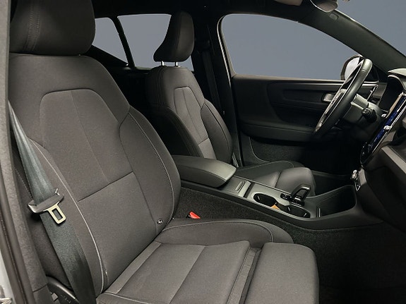 Volvo EX40 7 of 12