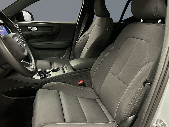 Volvo EX40 6 of 12