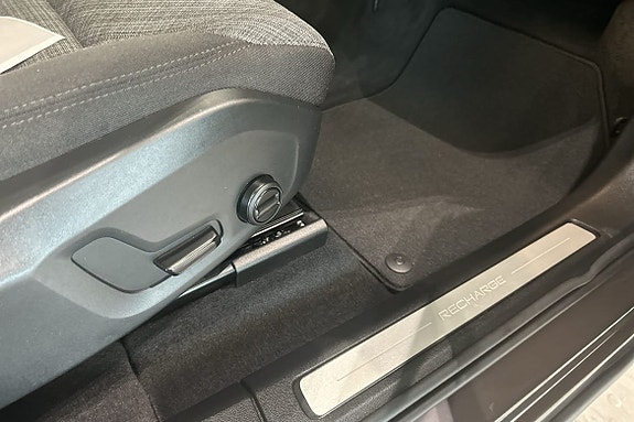 Volvo XC60 13 of 30
